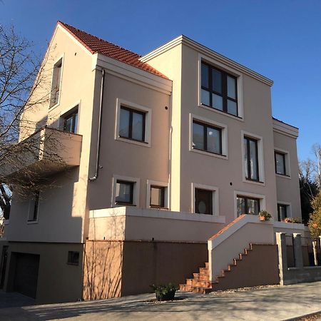 Apartman Na Dukelske S Garazi Tábor Exterior foto